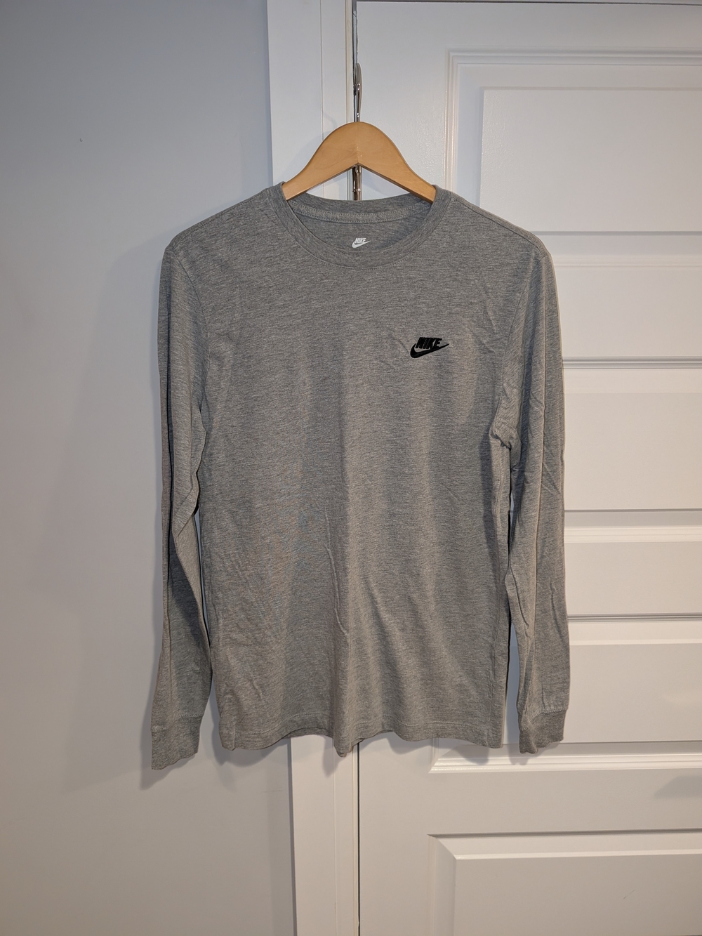Nike Men’s Long Sleeve Crew Neck Shirt - Gray with Black Logo